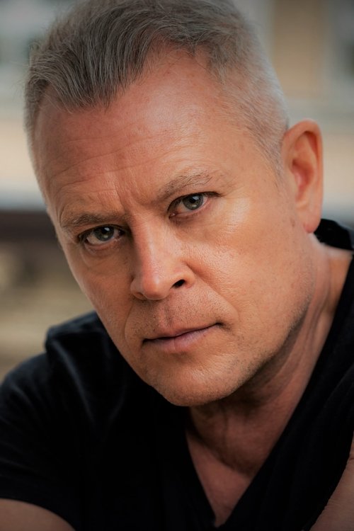 Robert Jackson as Federal Marshall 1