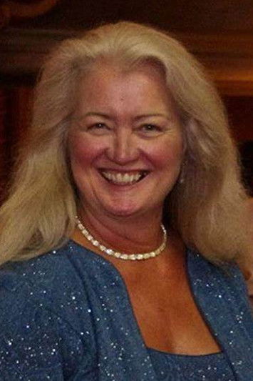 Leesa Folmar as Sarah