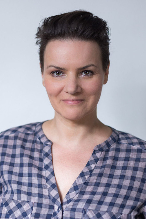 Edyta Duda-Olechowska as barmanka