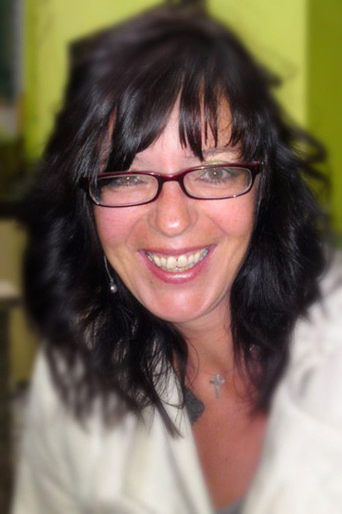 Renata Volfová as Commentary (voice)