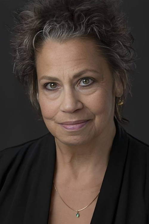 Randy Danson as Estelle