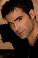 Naím Thomas as Young Ricardo