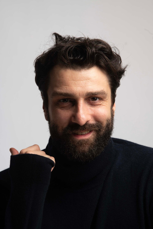 Aytek Şayan as Gürkan Komiser