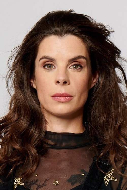 Meredith MacNeill as Mona