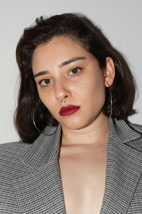 Kumru Karataş as Dilara