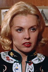 Davee Decker as Blonde, Simone's Lover (uncredited)