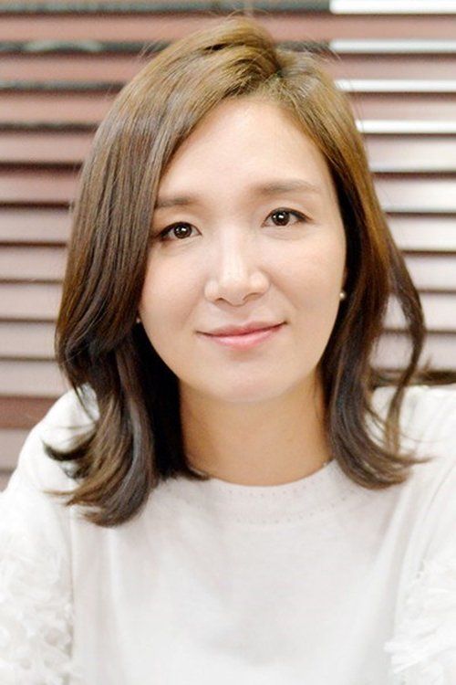 Lee Jung-eun as Si-ah