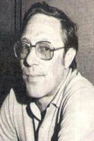 Miguel Ángel Valdivieso as Vendedor de periódicos