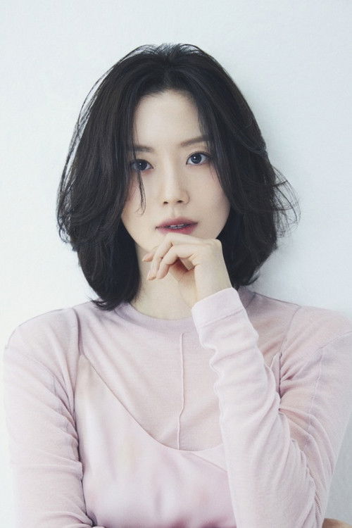 Moon Chae-won as Kim Swan