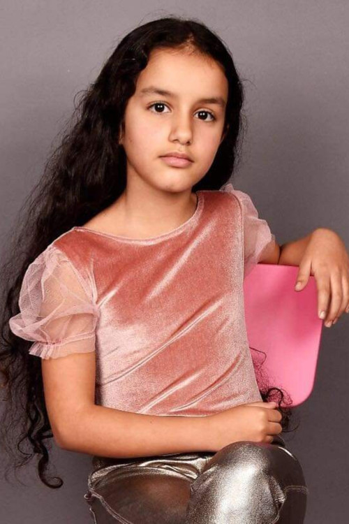 Mariam Ouadadi as Nora