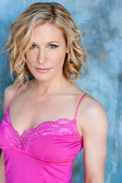 Lisa Datz as Riley Taylor