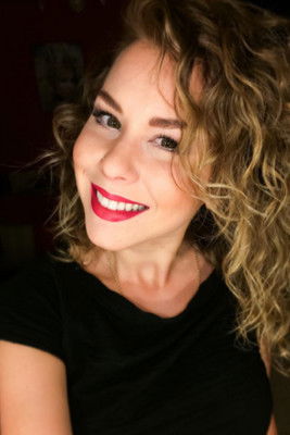 Menia Mathioudaki as Φανή