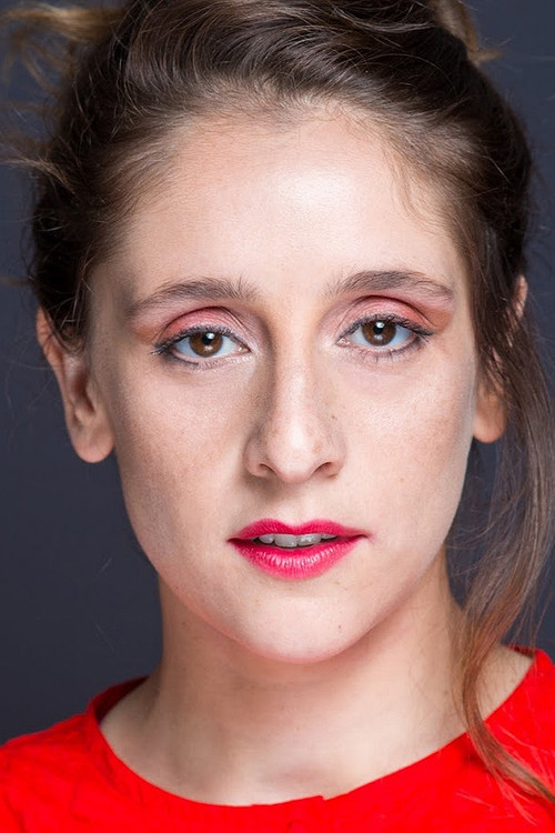 Martina Sivori as María