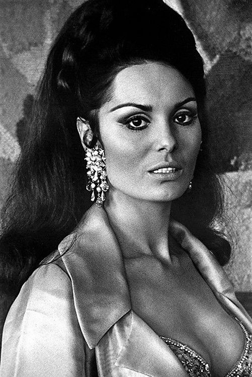 Daliah Lavi as Professor's Daughter