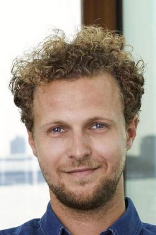 Tim Senders as Presenter