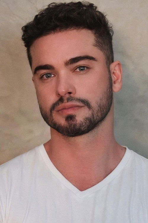 Sidney Sampaio as André Santero