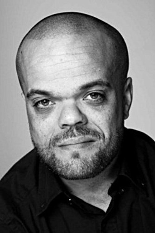 Jib Pocthier as Momo