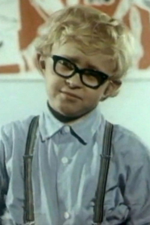 Georgiy Belov as Lyovka