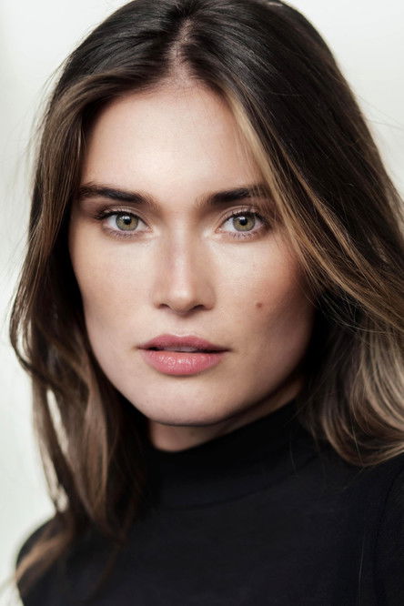 Gillian Bolt as Shannon