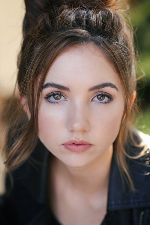 Ashton Smiley as Carolyn Larkin