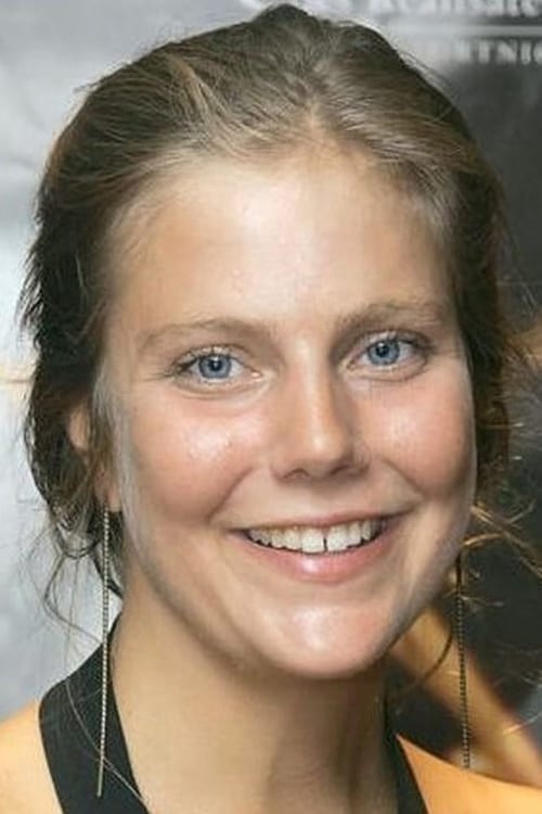 Lise Bellynck as Julie