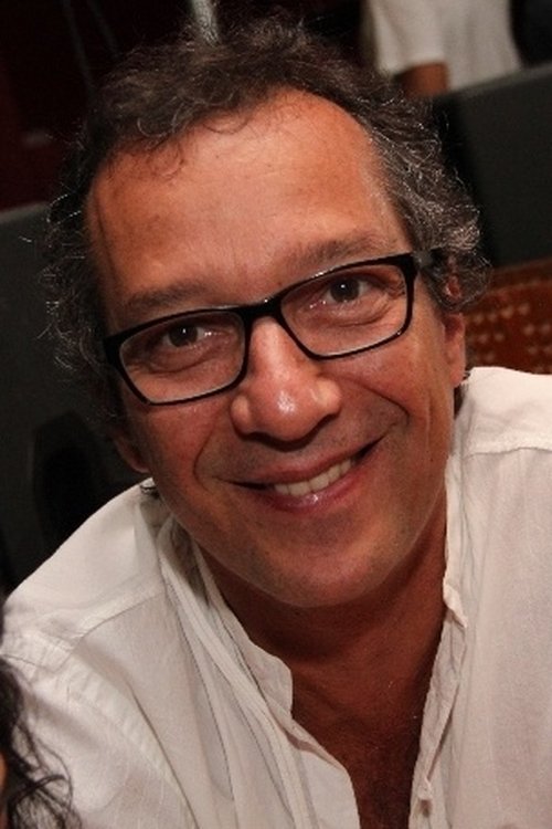 Caco Monteiro as Capitão da Polícia