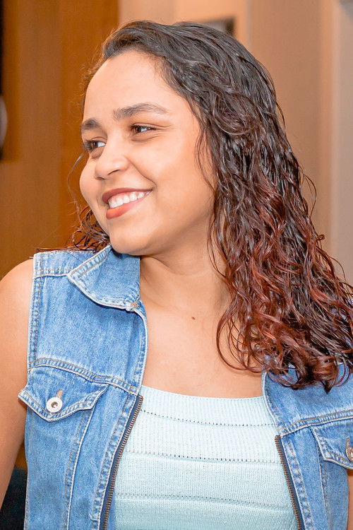 Thalia Nunes as Rebeca