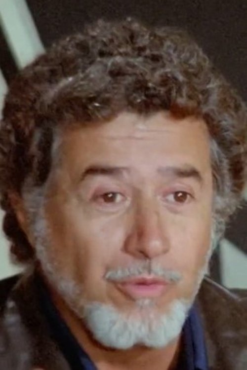 Carlos Tobalina as Impresario Carlos