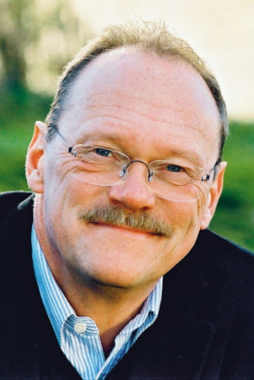 George Johanson as Berättare