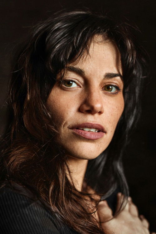 Elena Martínez as Lucía