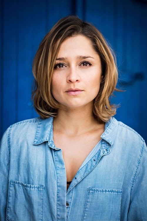 Sarah Alles as Klaudia