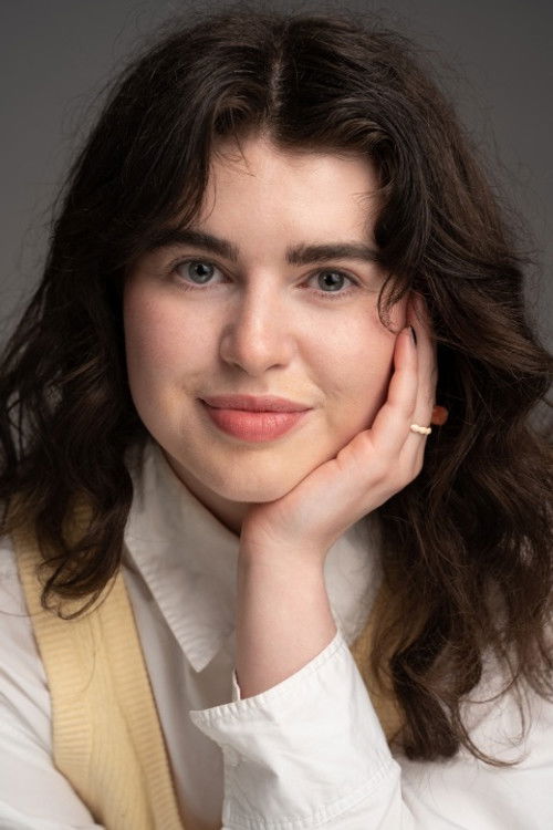 Nóra Ni Anluain Fay as Mad Hatter (Segment « ALICE + HARE »)