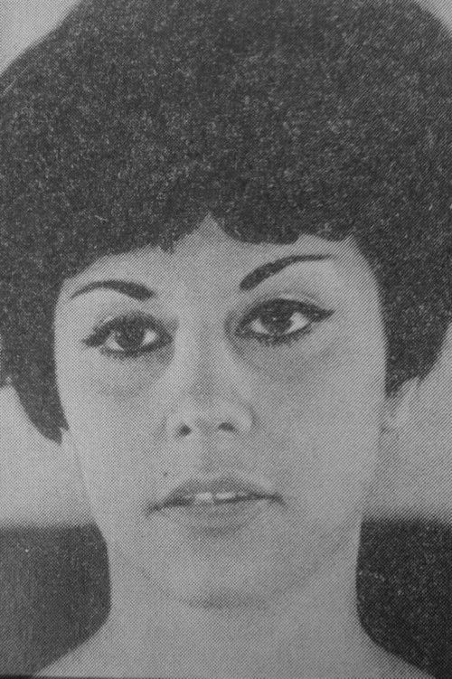 Giuli Chokheli as Nino