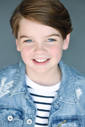 Paxton Pope as Younger Tearlach O'Rian