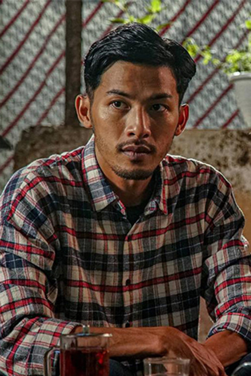 Aksara Dena as Ipung