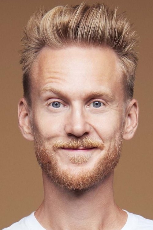 Huxi Bach as Sig selv