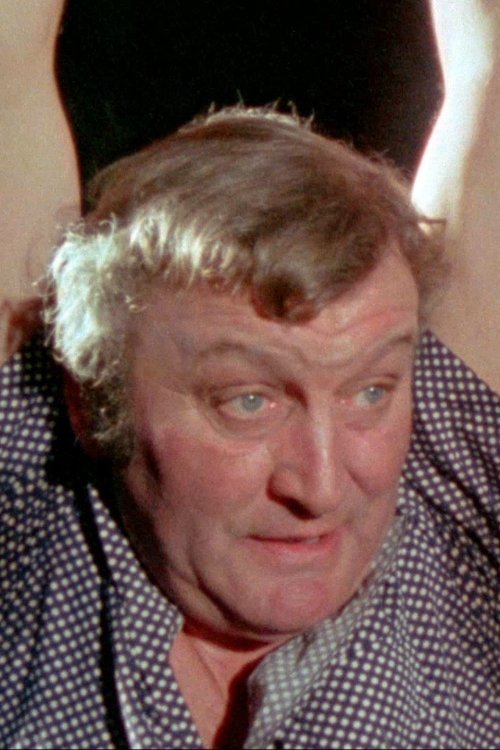 Alan Dellay as Pete Thomas