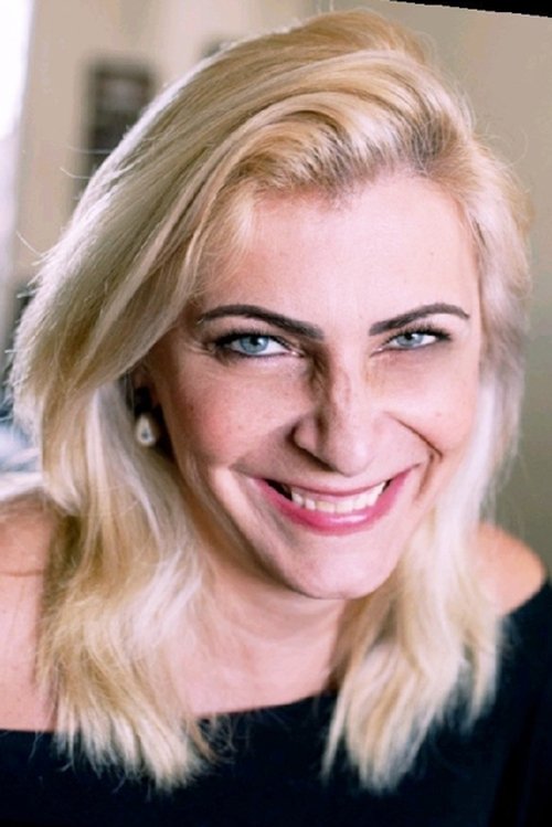 Maite Schneider as Paula