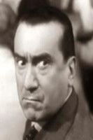 Eugenio Testa as Julián Azores