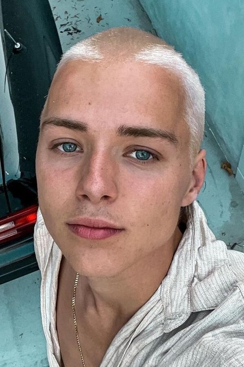 Mark Werkhoven as Joey van den Berg