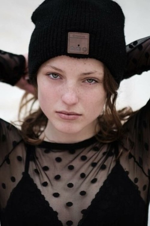 Claudia Roset as Alba