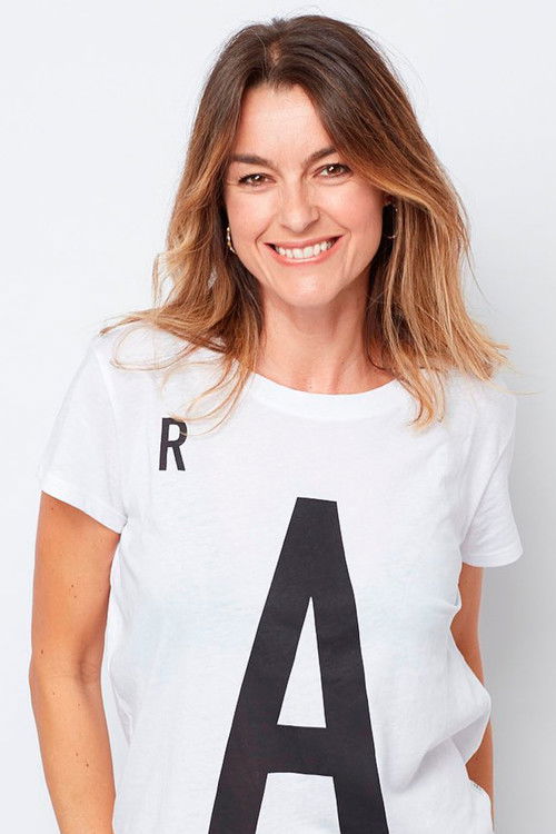 Mónica Martínez as Bola