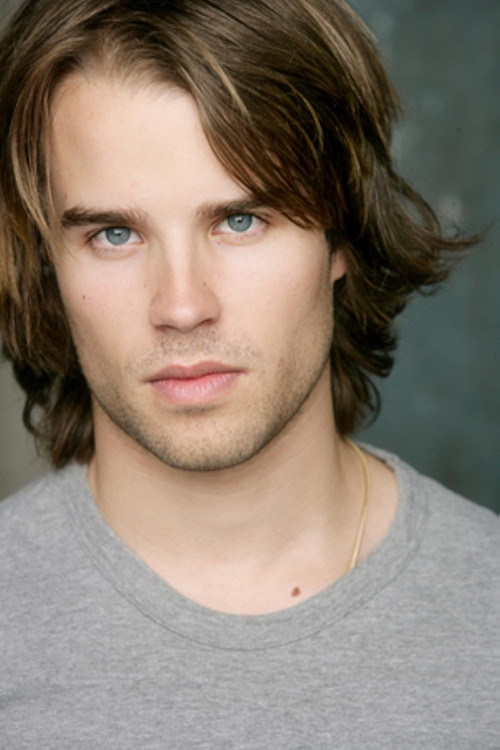 Carson Aune as Justin