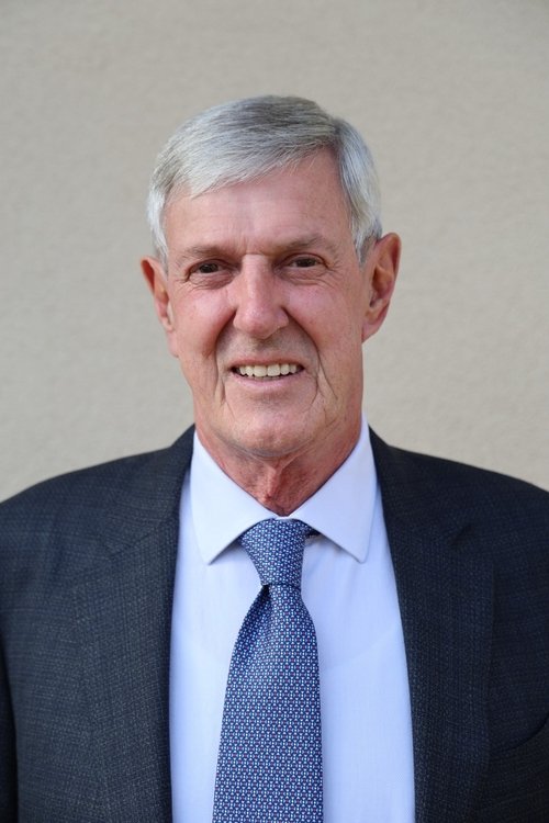 Leone Gubert as Don Giulio