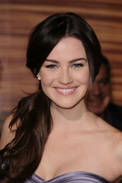 Jonna Walsh as Julie Pine