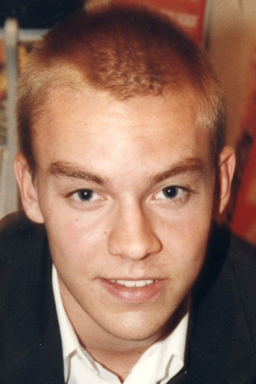 Niclas Olund as Jonny