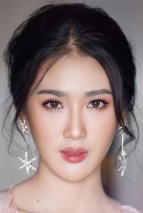 Natsiya Prommart as "Vicky" Phawika Ratchanon