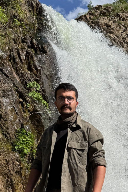 Yusuf Tug as Usshur / Guard