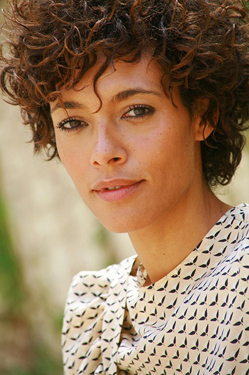 Judith Diakhate as La chica