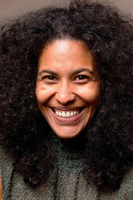 Isamara Castilho as Carol